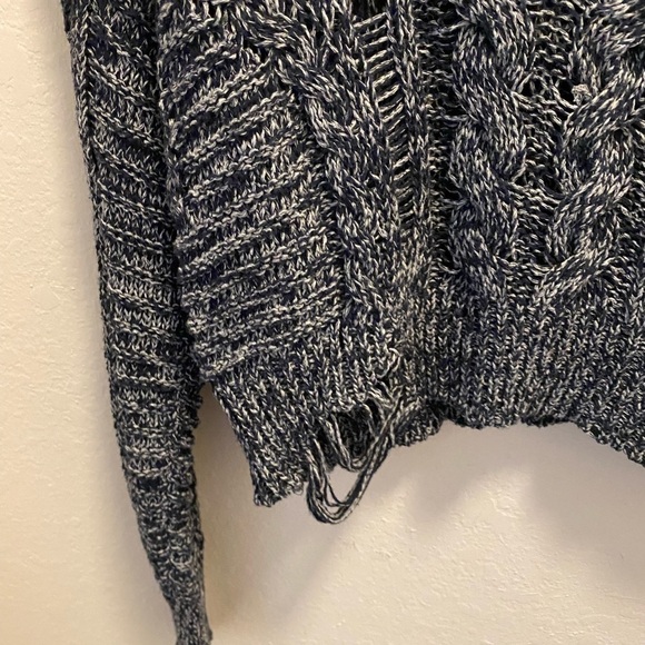 Wildfox v-neck knit distressed sweater - Picture 11 of 11